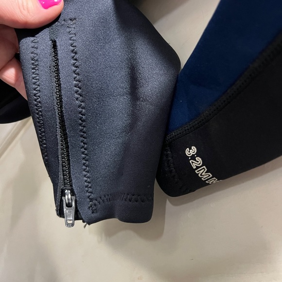 Lemorecn 3.2 mm Youth Size 6 wet suit - Picture 5 of 5